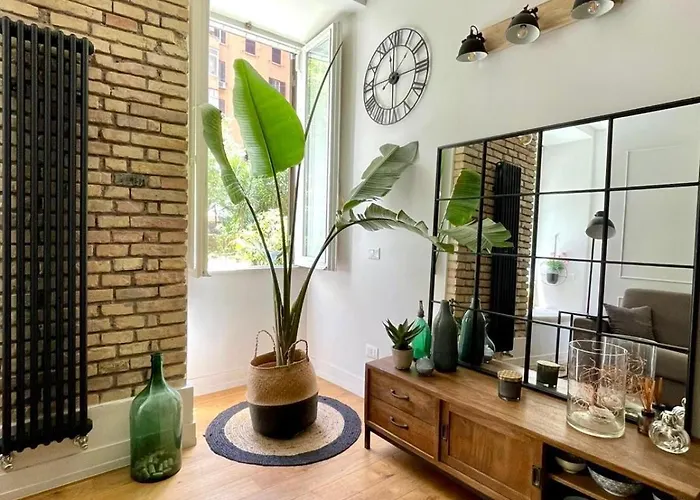 דירה Chic Industrial Design By Vatican Museum *