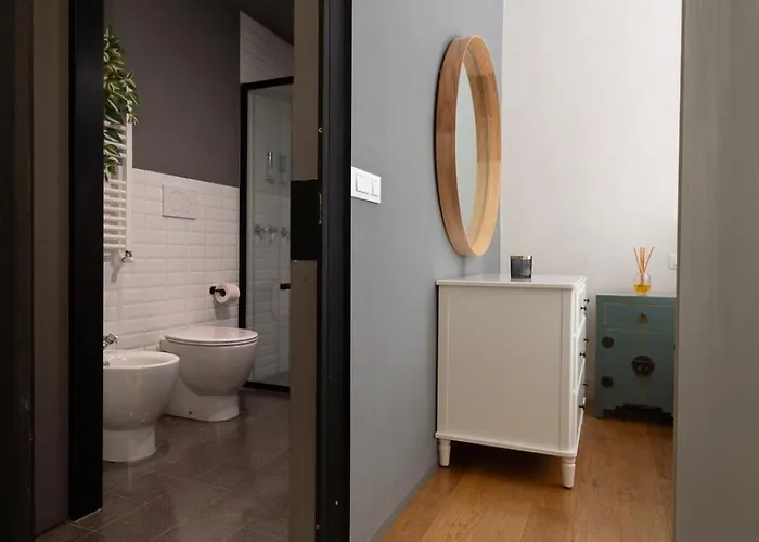 Chic Industrial Design By Vatican Museum דירה