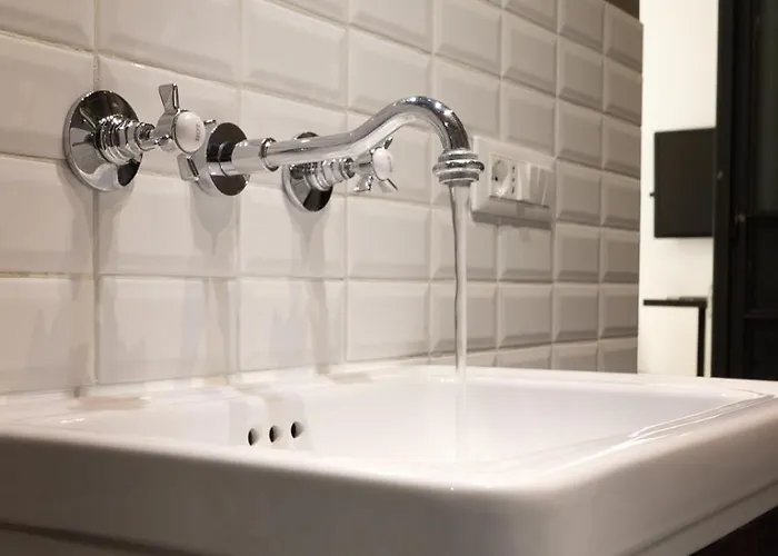 דירה Chic Industrial Design By Vatican Museum